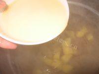 很有食欲的红薯玉米面粥做法图解5)
