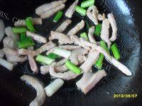 绿色食物之苦瓜炒肉做法图解8)