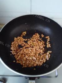 香气浓郁的肉末豆腐做法图解4)