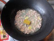 口感丰厚的咖喱牛肉炒饭做法图解3)