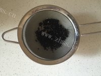 香滑的黑芝麻牛奶豆浆的做法图解二