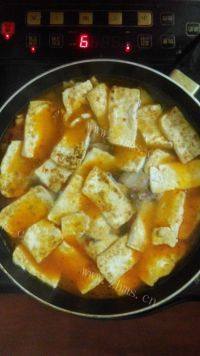 家常菜五花肉煎豆腐做法图解6)