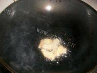 香气浓郁的鱼头豆腐汤做法图解3)
