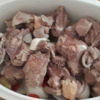家常菜羊肉炖萝卜做法图解3)