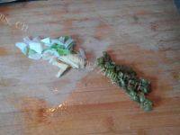酸汤金针菇肥牛做法图解3)