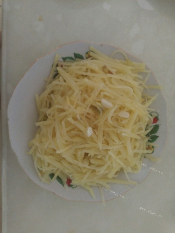 香气浓郁的酸辣土豆丝
