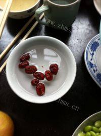 美味苹果鲫鱼汤做法图解1)