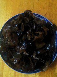 好吃的香煎豆腐烧木耳做法图解4)