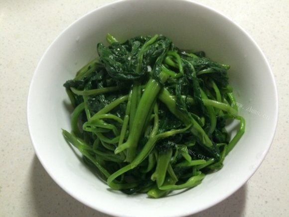 香气浓郁的蒜香空心菜