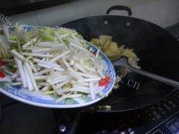 色味俱佳的蒜黄炒鸡蛋做法图解6)