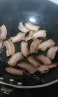家常菜腊肉炒花菜做法图解1)