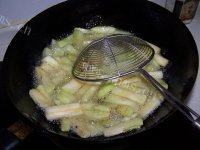 「家有大厨」烧茄子做法图解1)