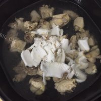 椰子鸡做法图解5)