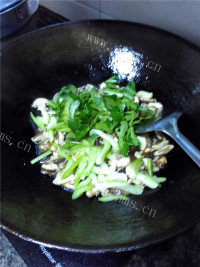 好吃的香菇炒肉做法图解8)