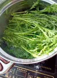 美味麻油茼蒿做法图解1)