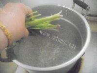 迷人的菠菜鸡蛋饼做法图解2)