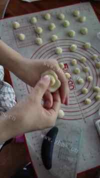 迷你蛋黄酥做法图解3)