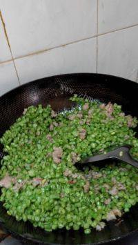 家常菜肉末豆角做法图解4)