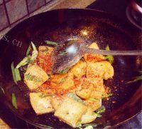 家常蒜苗和煎豆腐的约会做法图解4)