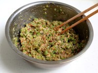 自制猪肉豆角煎饺做法图解5)