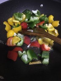 好吃的彩椒微辣子鸡做法图解9)