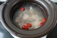 香浓的田七肉骨汤做法图解3)