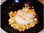 美味的菜脯蛋炒饭做法图解5)