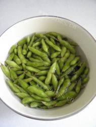 家常凉拌毛豆做法图解1)