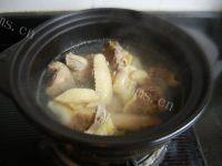 牛肝菌金钱菇炖鸡汤的做法图解七