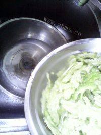 DIY美食-苦瓜炒肉片做法图解4)