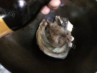 美味佳肴川芎天麻鱼头煲做法图解5)