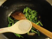 珍馐美味的蒜薹炒肉丝做法图解6)
