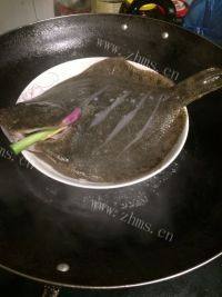 美味的清蒸多宝鱼做法图解5)