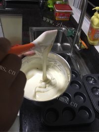 唇齿留香的戚风蛋糕做法图解11)