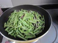 家常菜鸡丝豆角做法图解2)