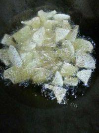 自制拔丝芋头做法图解4)