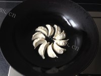 美味的三鲜煎饺做法图解10)
