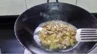 咸甜适中的土豆烧鸡做法图解5)