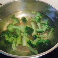 美味西兰花荷兰豆双拼做法图解2)