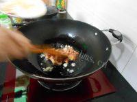 家常菜肉片炒芥兰做法图解6)