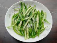 可口的辣椒炒肉做法图解2)