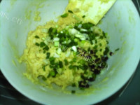 营养美味的葱香鸡蛋山药饼做法图解9)