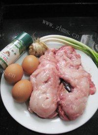 家常菜鱼肠煎蛋做法图解1)