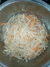 美味营养的呛土豆丝做法图解2)