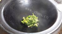 绿色食物清炒西兰花做法图解4)