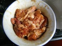 家常蒜香烤翅根做法图解4)
