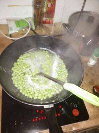 家常菜毛豆炒肉末做法图解2)