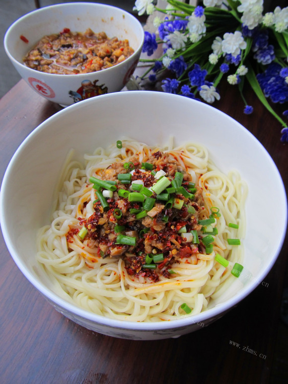 香菇肉酱拌面