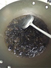 自己做的凉拌黑木耳做法图解2)