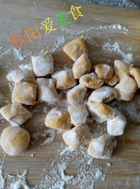 漂亮的橙色饺子做法图解6)